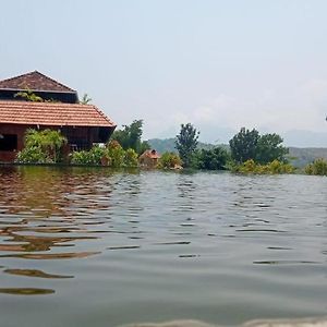 Oxy Valley Resorts
